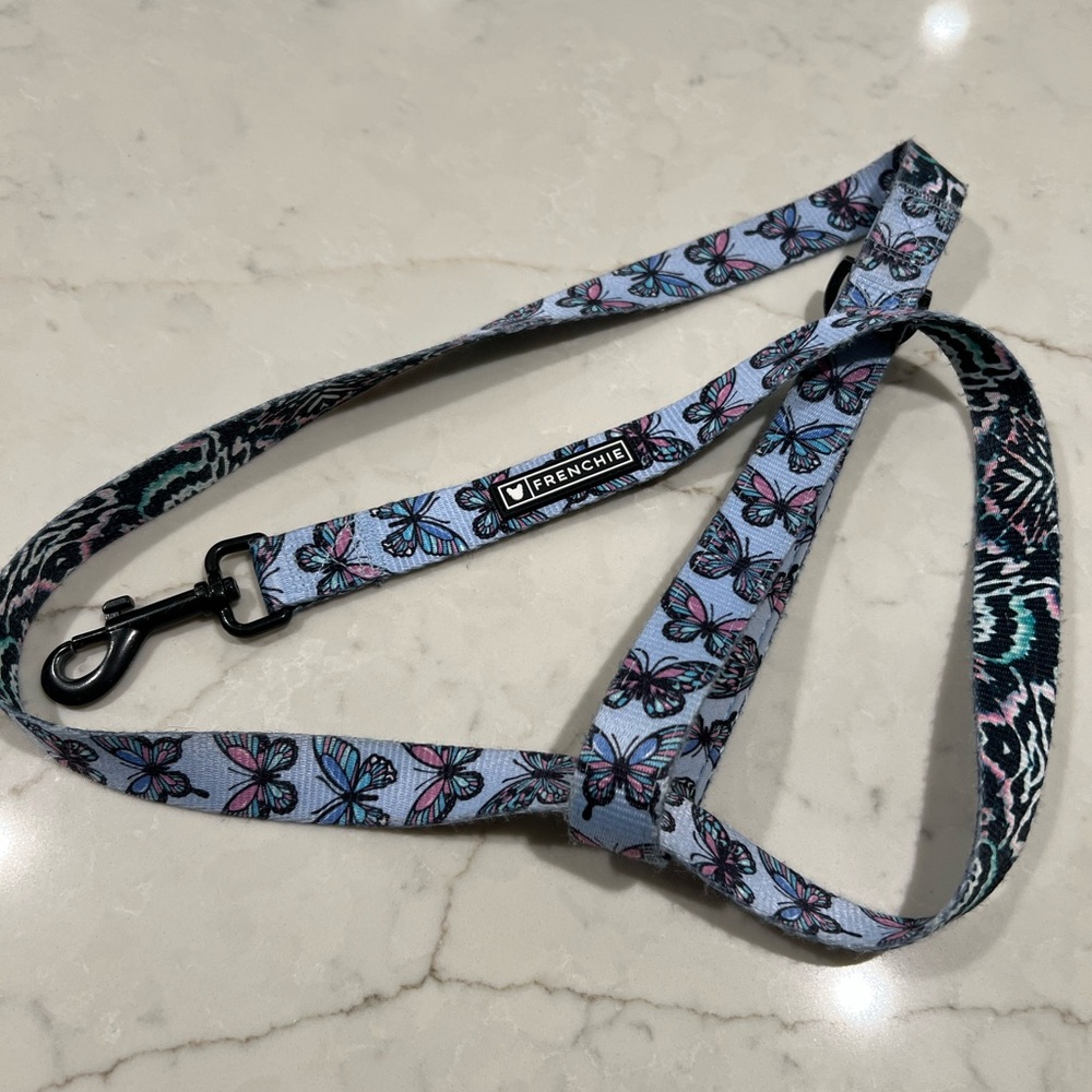 It’s too big for my pup so selling. Barely used.